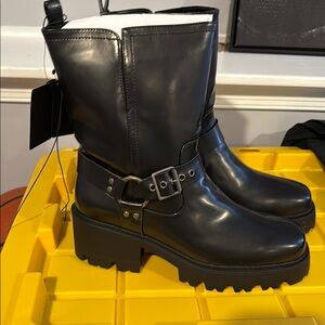 Size 11 combat boots, brand new never worn